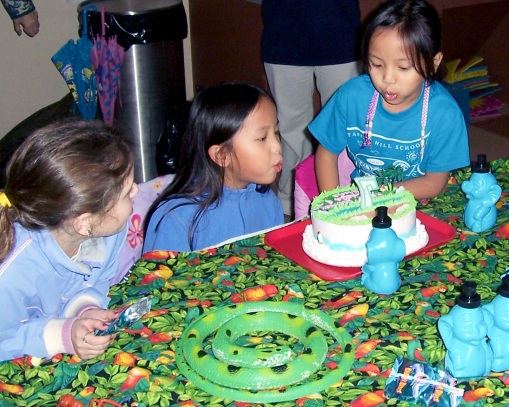 Kids love birthday parties at the Zoo!